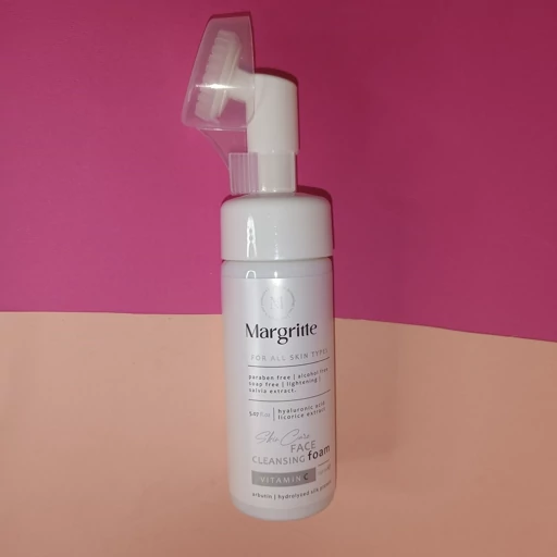 xnIysspvmk9QX61wl5BridzkBdANteoicfDZcr7eLX7wSjp1Vr.jpg_512X512X70.jpg فوم شستشوی روشن کننده ضد لک براش دار 150 میل مارگریت - تصویر 1