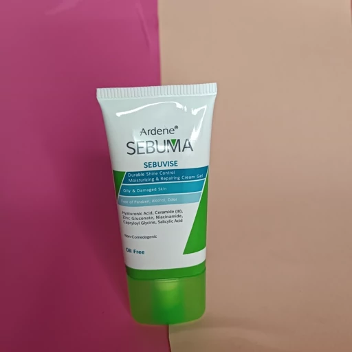 ZbNu0ZRz9wb64bbxpPQlSeAMyioHgQQ6cTKvmmPyXdSLWrEDxF.jpg_512X512X70.jpg کرم ژل آبرسان پوست چرب سبوما آردن 40 میلی - تصویر 1